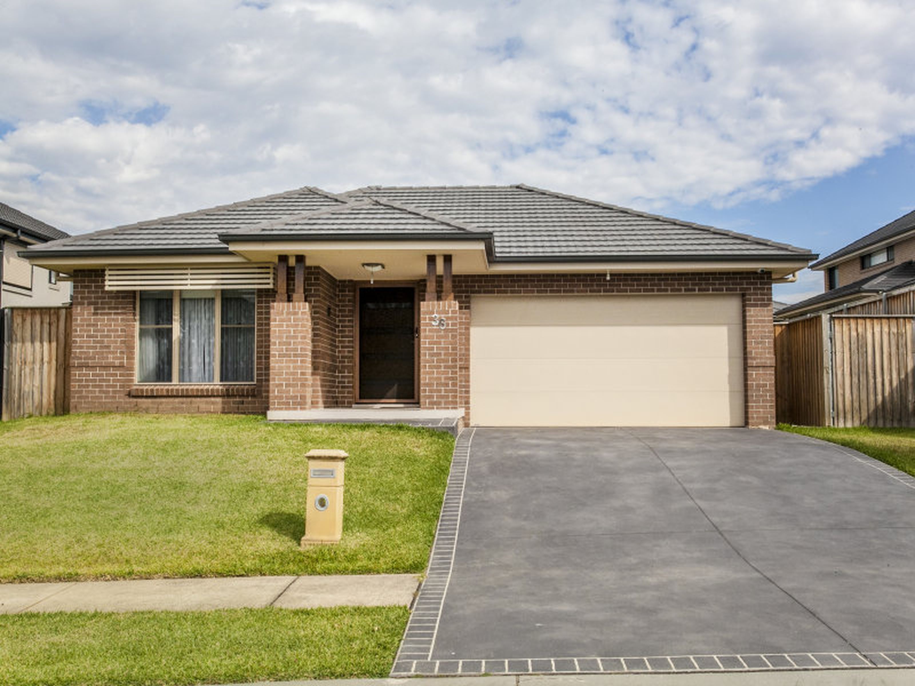 36 Central Park Drive, CLAREMONT MEADOWS