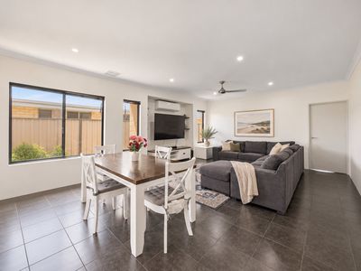 11 Terracina Parkway, Piara Waters