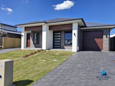 77 Malachite Street, Chisholm