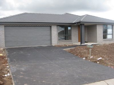 65 Heritage Circuit, St Helens Park