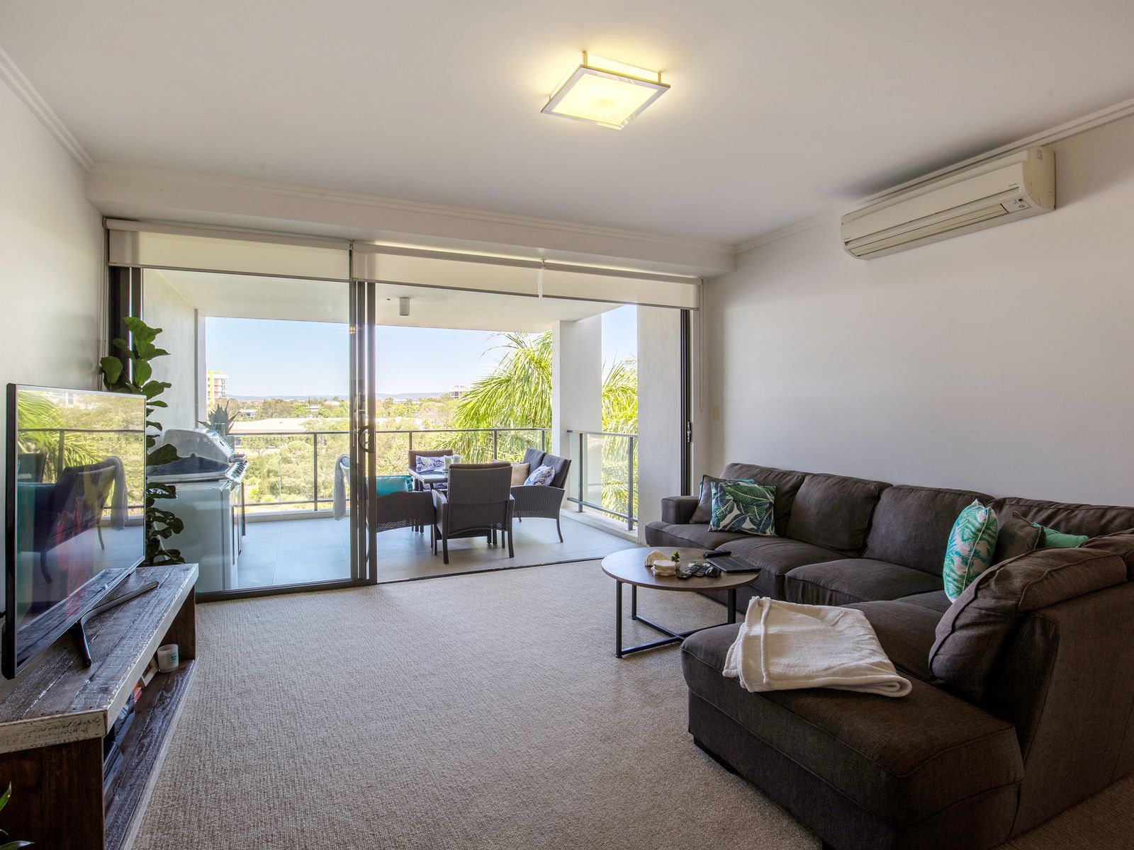 27 / 9 Moores Crescent, Varsity Lakes