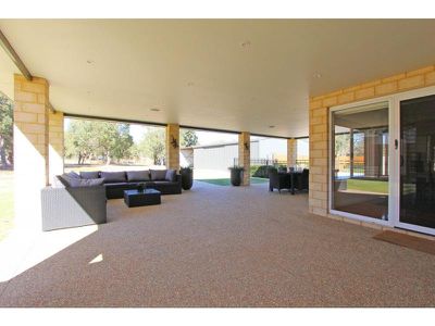 18 Aquanita Rise, Darling Downs