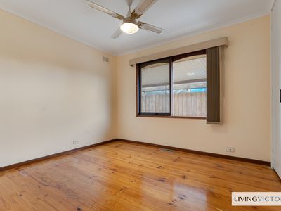8 Wimmera Court, Werribee
