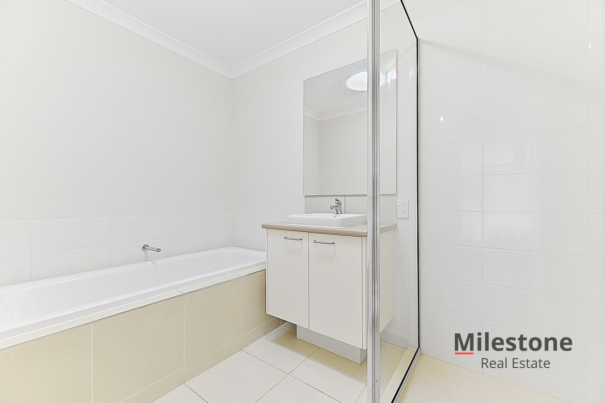 34 Mcallister Drive, Cranbourne East