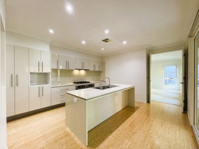 63 Avondale Way, Eastwood