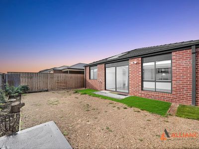 18 Peterborough Rise, Werribee