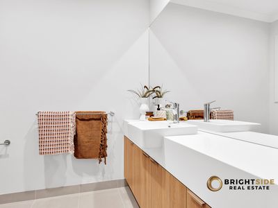 19  Locanda Walk, Clyde North
