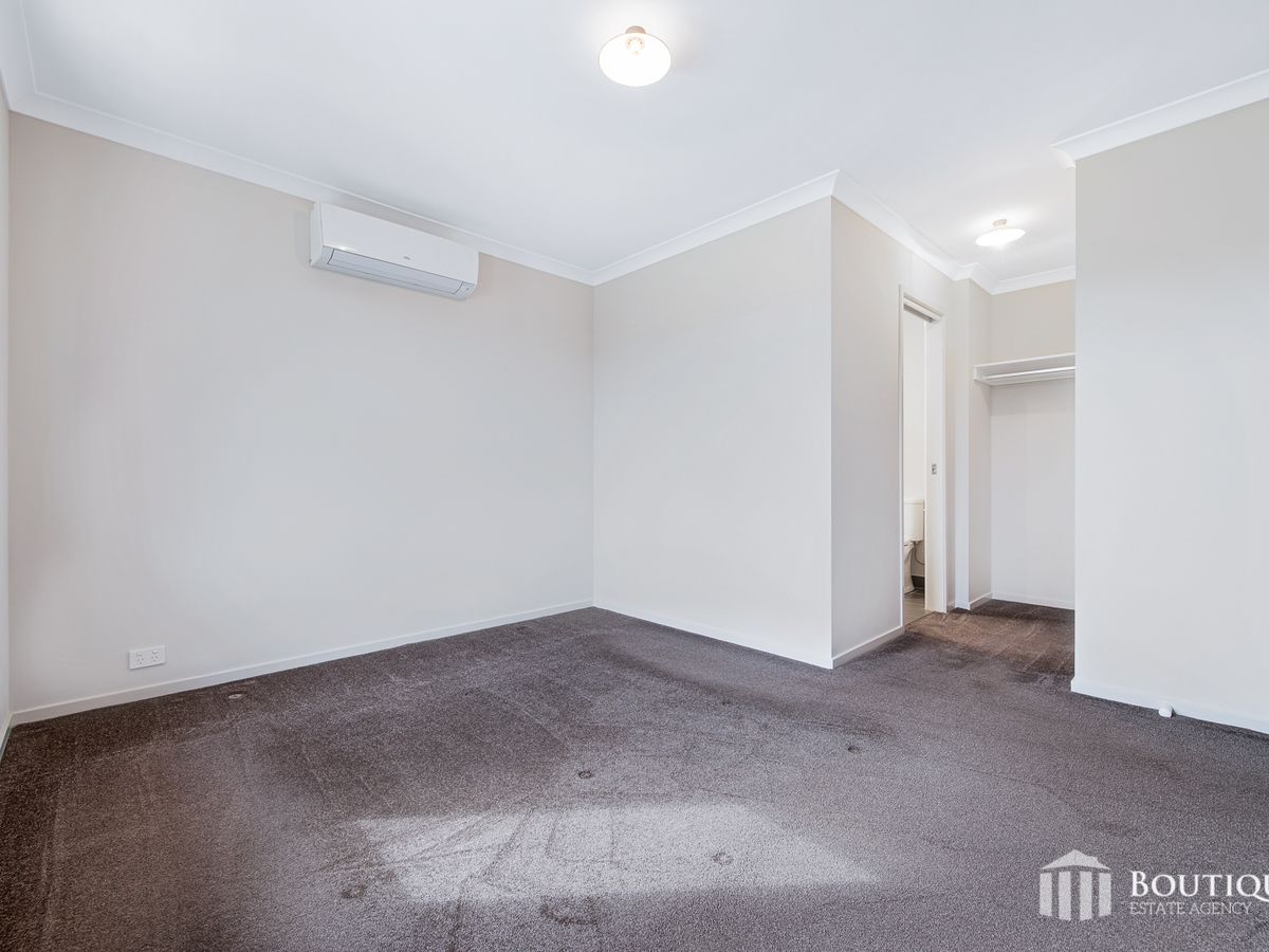 22 Rosina Drive, Officer