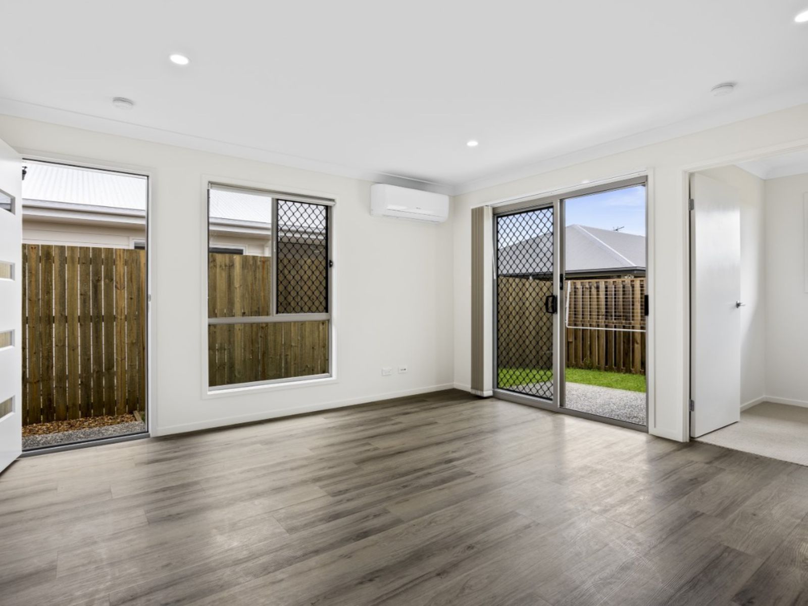 3+2 Dual Key $1,069,000 High Rental! 
