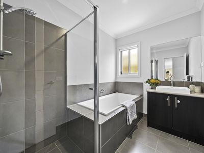 6 Elgata Way, Werribee