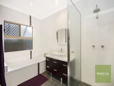 8 Westminster Mews, Douglas