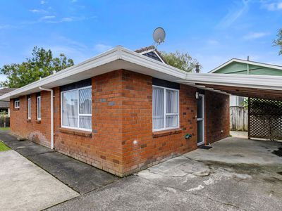 52 Pine Avenue, Ebdentown