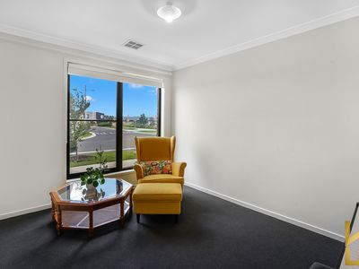 33 Charlwood Promenade, Werribee