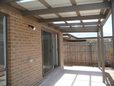 2 / 2 Lilly Pilly Close, Werribee