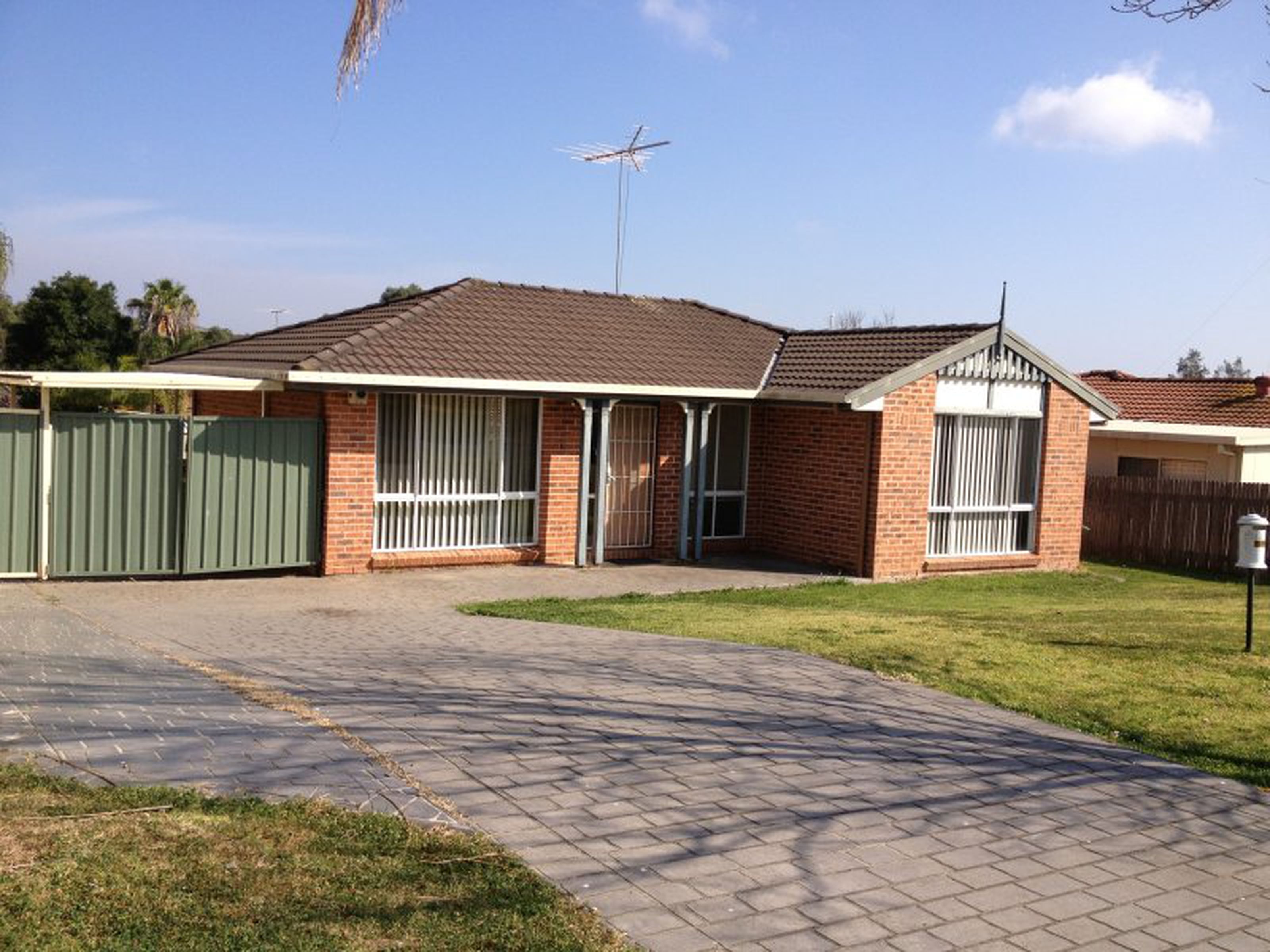 9 Sandpiper Crescent, CLAREMONT MEADOWS