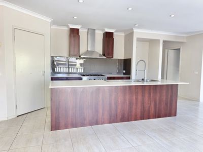 2 Salvinia Street, Manor Lakes