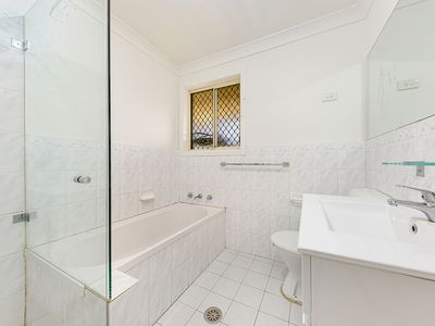 8 / 6 Lang Road, Casula