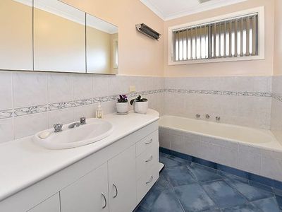 11 Henry Street, Keilor East