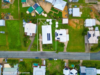 8 Blackcurrant Drive, Hideaway Bay