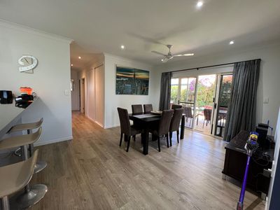 5 Sommerset Drive, Atherton