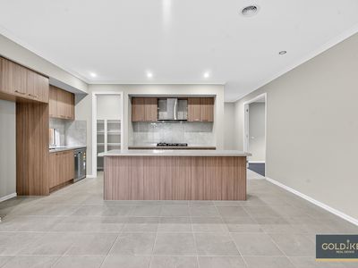 61 Sunlight Circuit, Lara