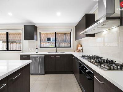 3 Dobroyd Drive, Elizabeth Hills