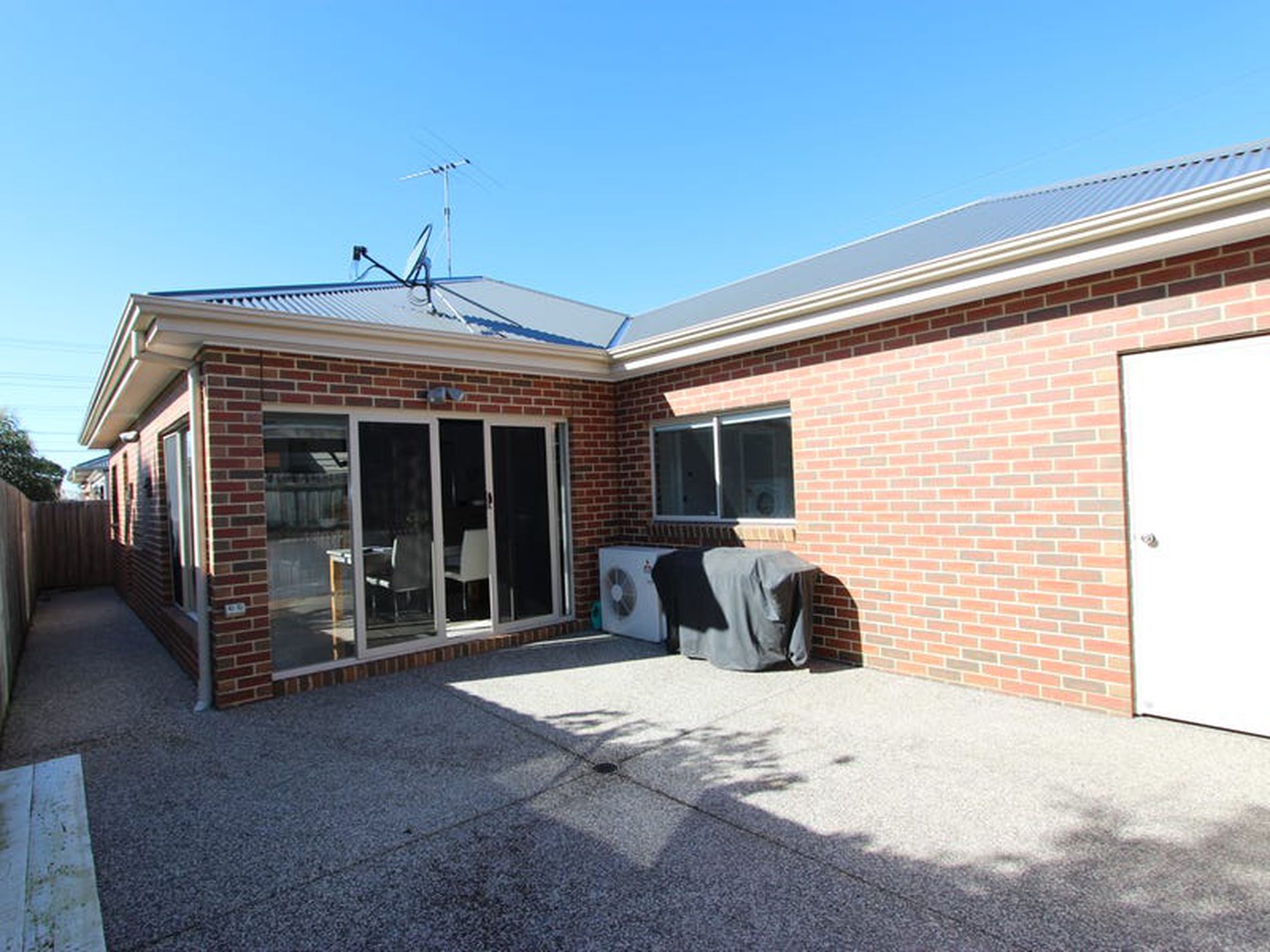 1 / 2 Narmbool Street, Manifold Heights