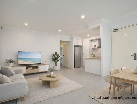 Modern Ground-Floor Apartment with Private Courtyard