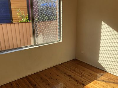 4 / 32 Hoskins Avenue, Kemblawarra