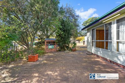 2 HERRING STREET, Nundle