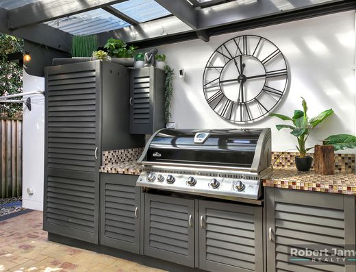 UNIQUE DUAL LIVING AT ITS BEST image 22