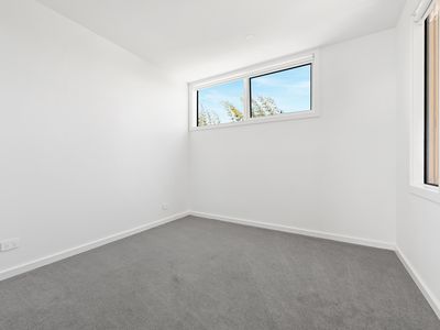 1 / 12 Hampton Parade, West Footscray