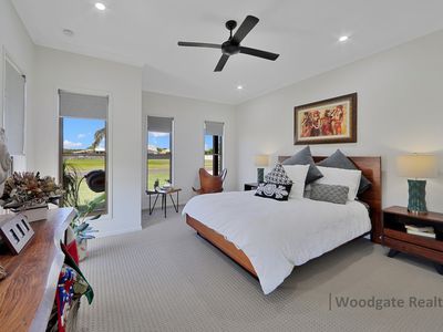 9 Sunset Avenue, Woodgate
