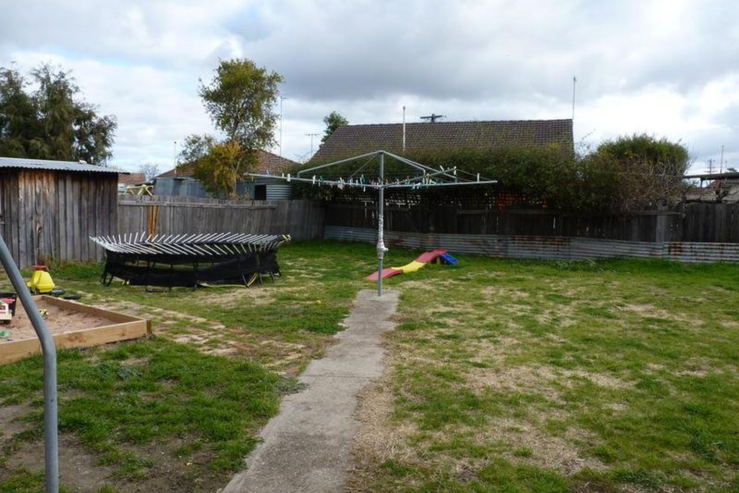 37 Hennessy Street, Horsham