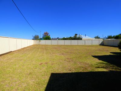 33 Little Road, Griffith