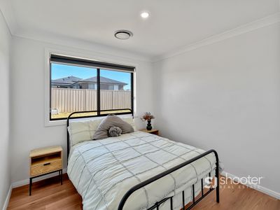 16 YARRA PLACE, Dubbo