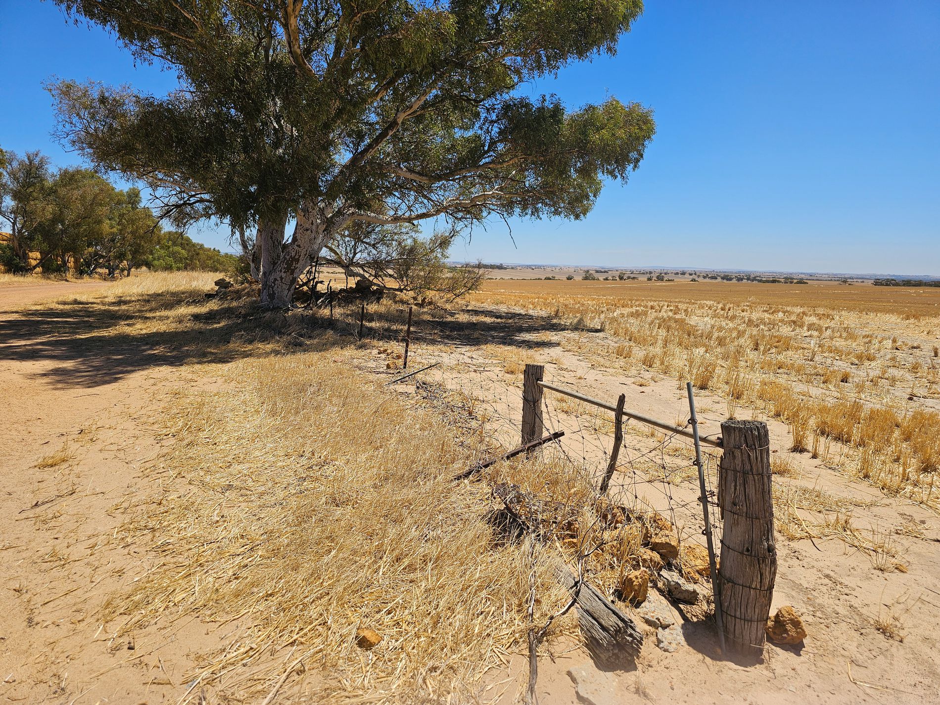 Lot 20053, Hills Road, Warding East