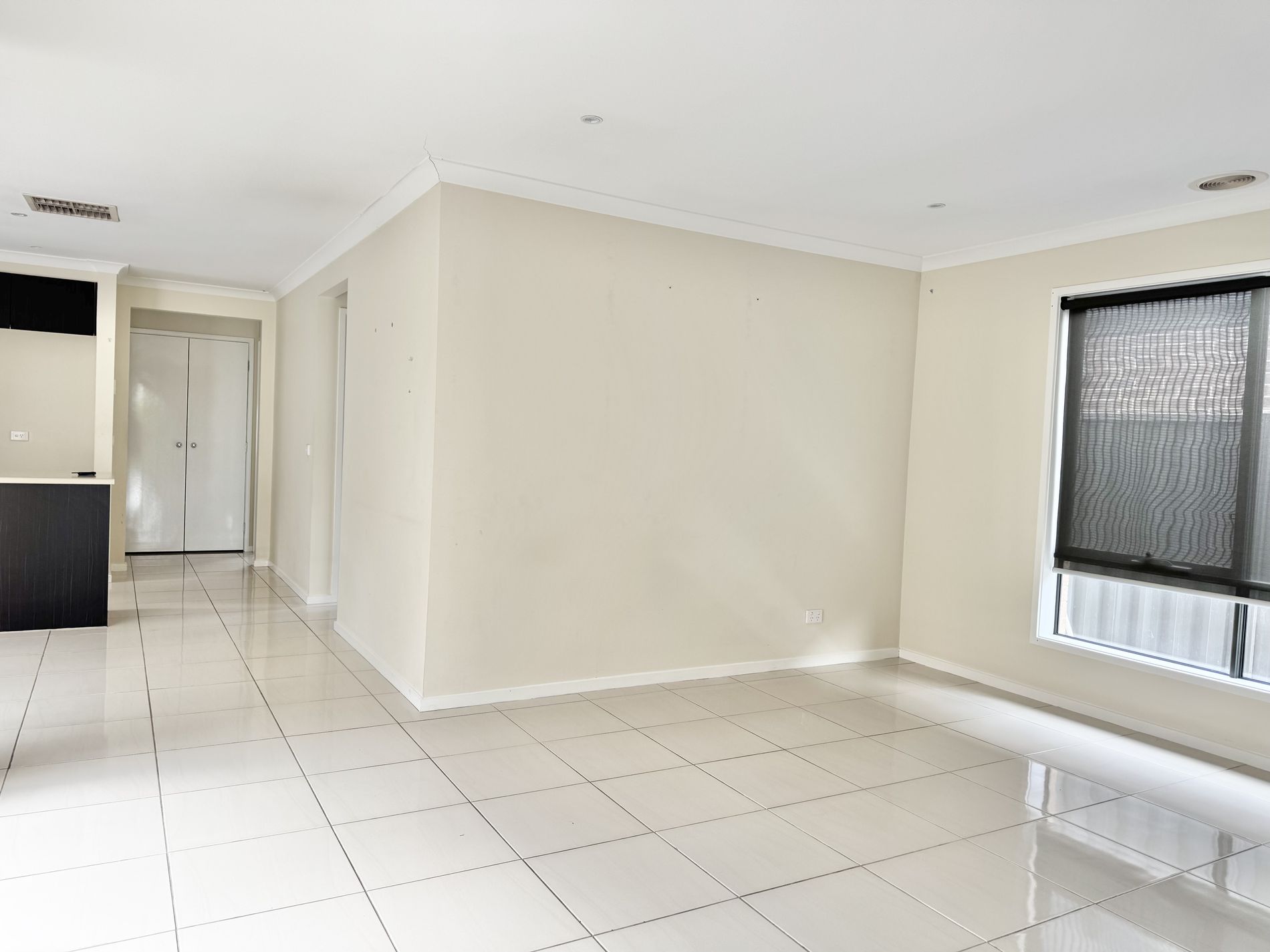 5 Lambertia Crescent, Manor Lakes