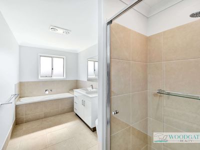 11 GULL STREET, Woodgate