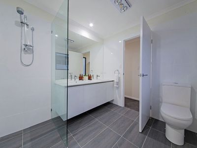 144 Kamarin Street, Manly West