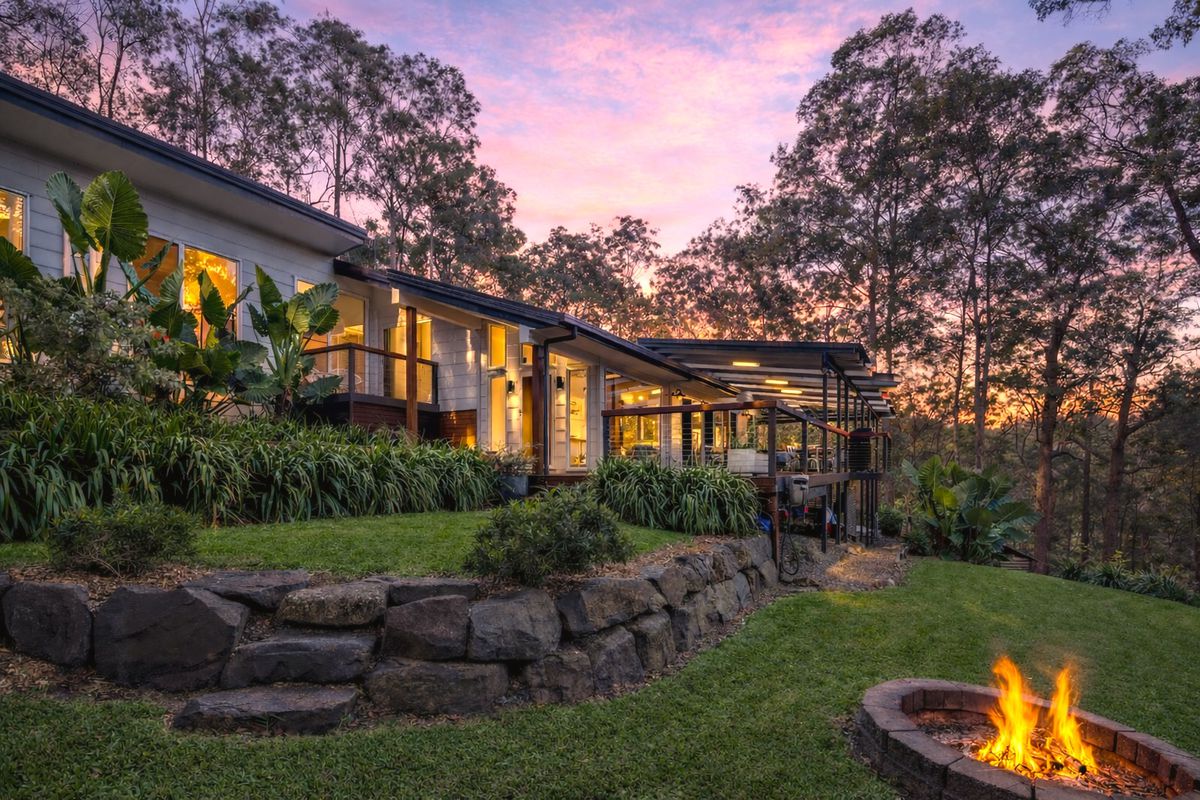 Elanora bushland bliss meets beachside convenience..