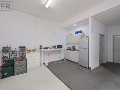 4 / 17 Port Pirie Street, Bibra Lake