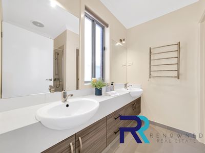 5 EMMETTS MEWS, Deer Park