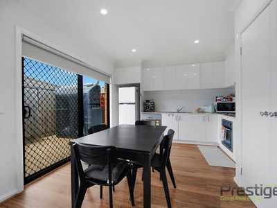 4 / 6 Mckay Place, Melton South