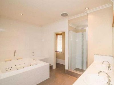31 Birmingham Parade, Piara Waters