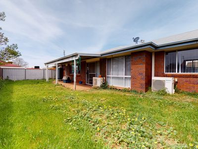8 Doncaster Avenue, Dubbo