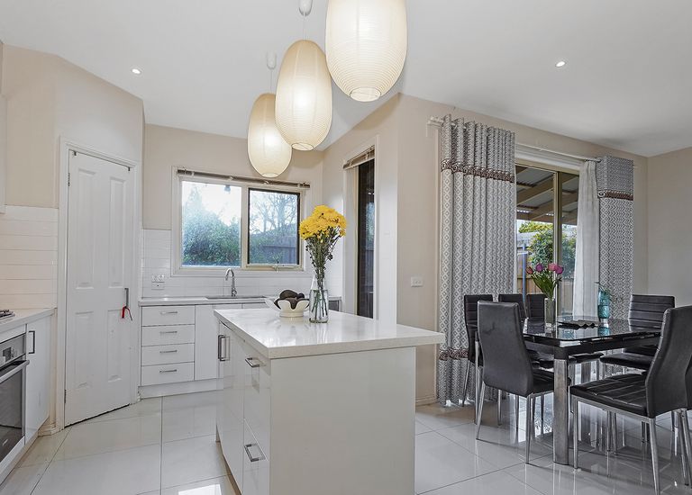 2 / 5 Risdon Drive, Notting Hill