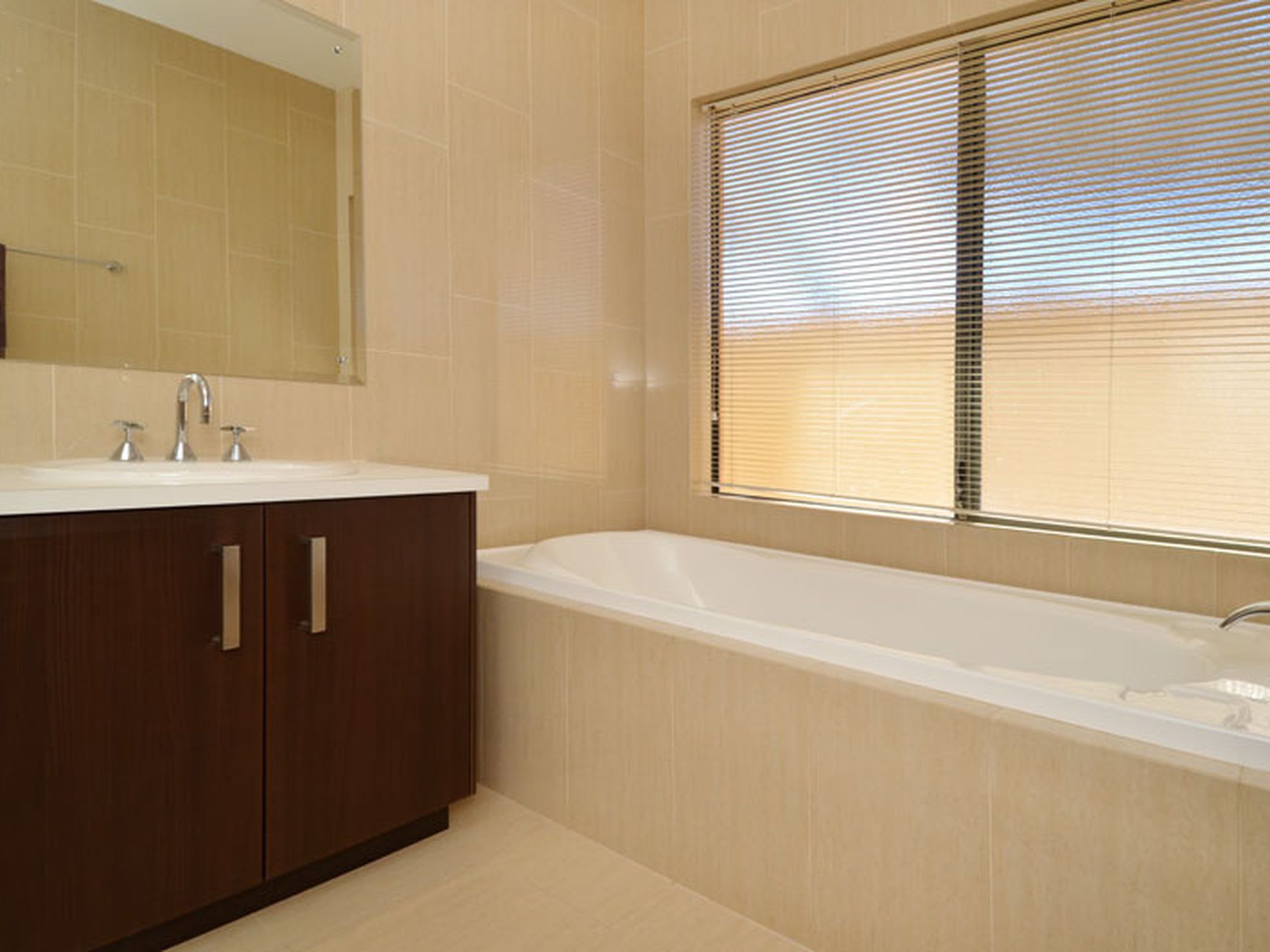 5 Buchanan Court, Somerville