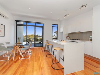 2 / 18 Austin Cres, Pascoe Vale