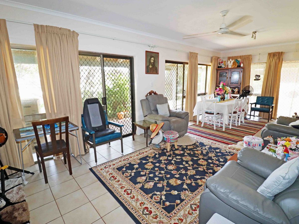 7 Centenary Drive, Atherton